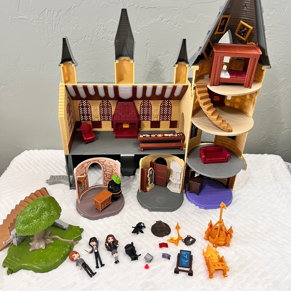 Wizarding World Harry Potter Magical Minis Deluxe Hogwarts Castle Lights Sounds